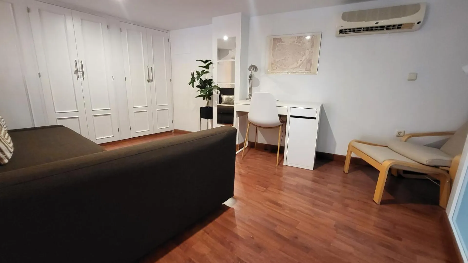 Walk To The Cathedral Loft Arenal Apartment Seville Spain