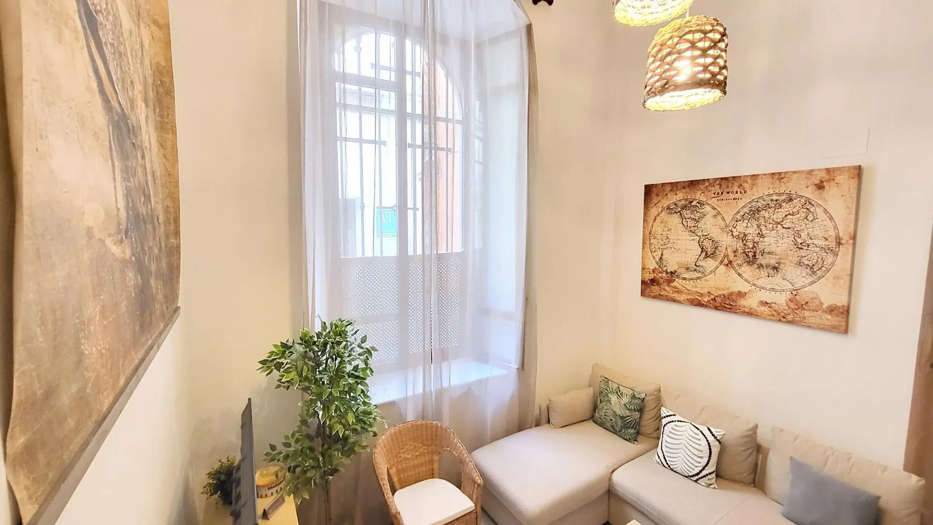 Walk To The Cathedral Loft Arenal Apartment Seville