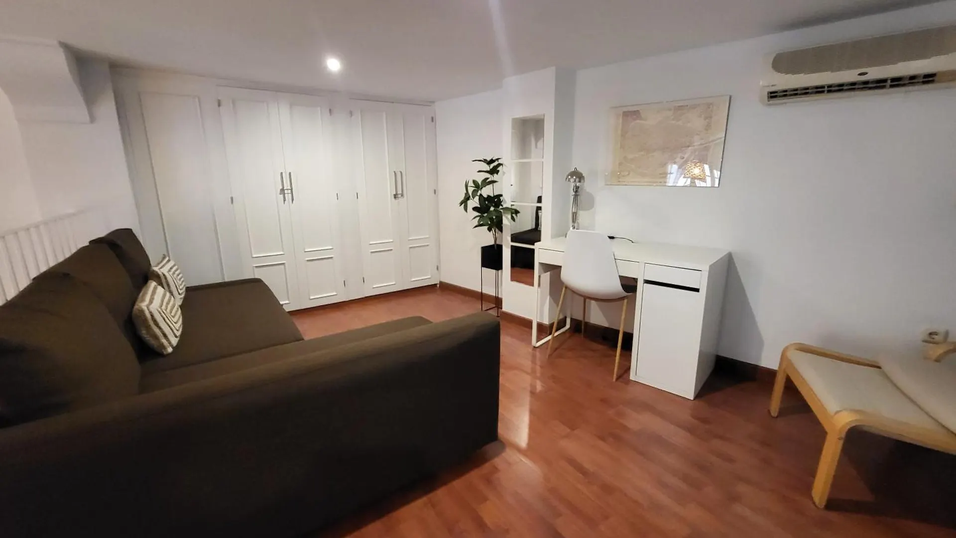 Walk To The Cathedral Loft Arenal Apartment Seville