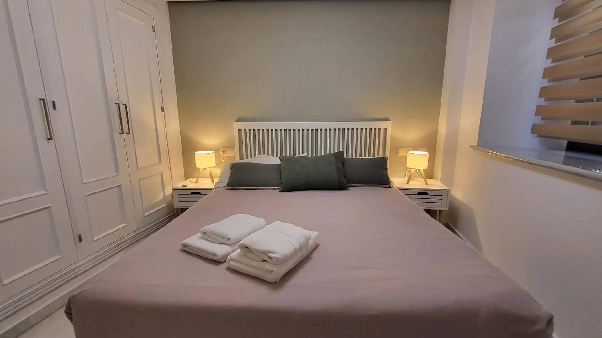 Walk To The Cathedral Loft Arenal Apartment Seville