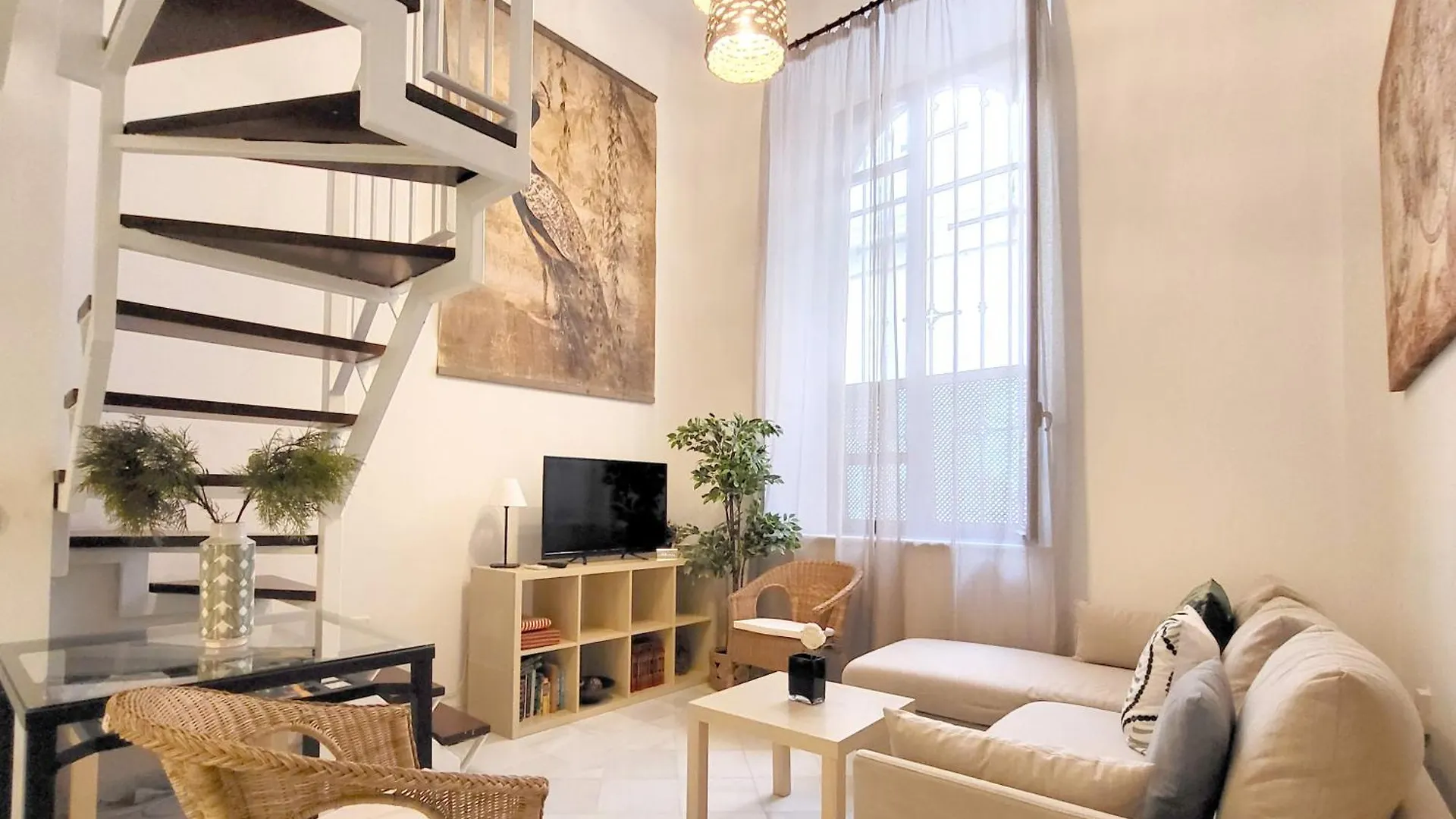 Walk To The Cathedral Loft Arenal Apartment Seville