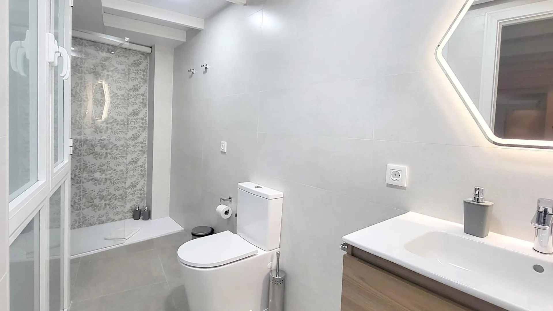Walk To The Cathedral Loft Arenal Apartment Seville